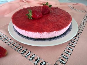 Tarta de yogur de fresa facil