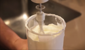 como hacer nata montada con batidora