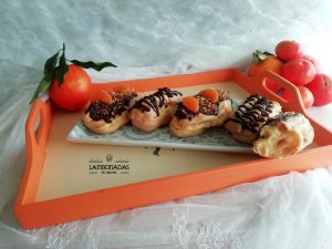 eclairs con crema de naranja
