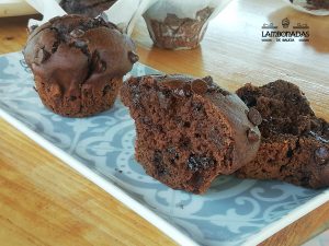 muffins de chocolate y aguacate