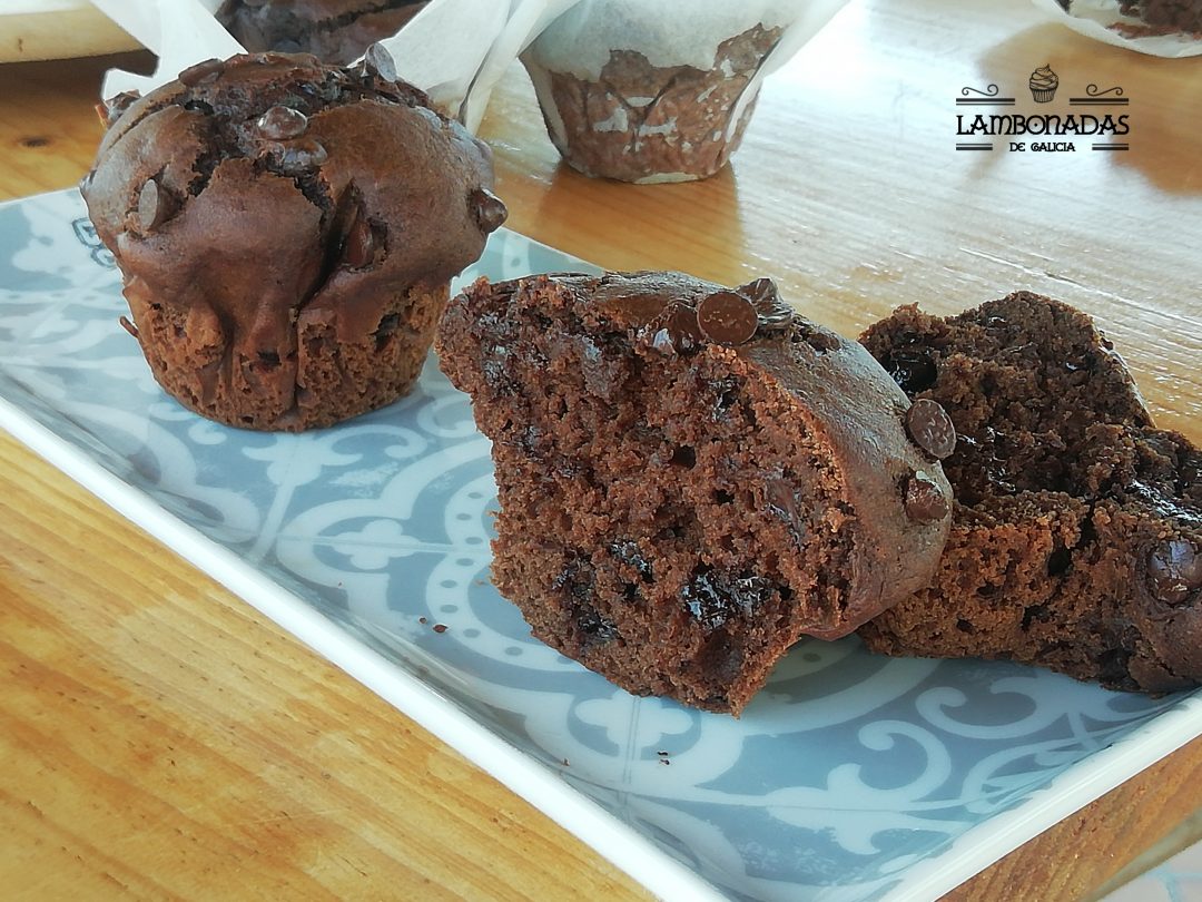 muffins de chocolate y aguacate