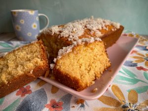 tierno bizcocho de piña y coco super facil de hacer con fruta fresca