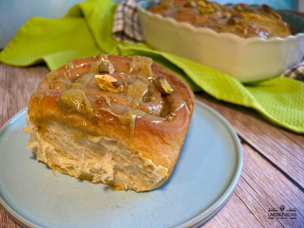 cinnamon roll pistacho rollito de canela sabor pistacho